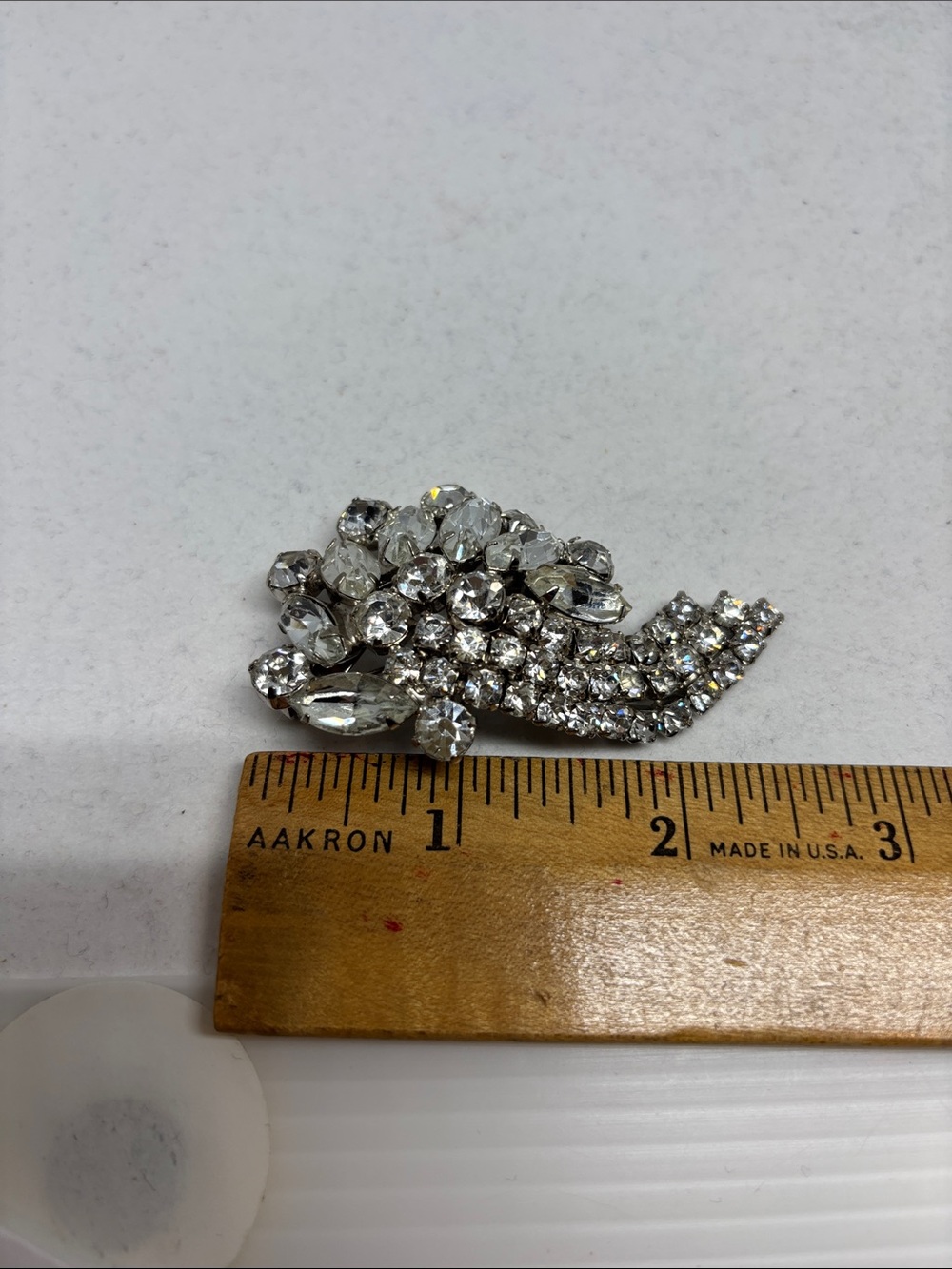 Beautiful Vintage Rhinestone Brooch - Picture 10 of 13